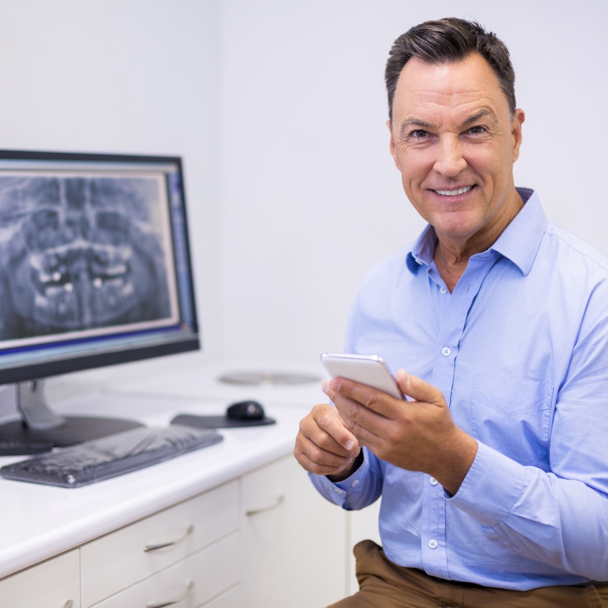 A dentist using the OrthoPhoto app